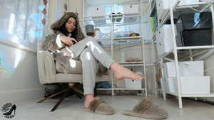 www.stellalibertyvideos.com - Closed-Toe Slipper Dangling Chill Out thumbnail