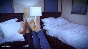 www.stellalibertyvideos.com - Double Foot Tease - The Pose with Raven Eve thumbnail
